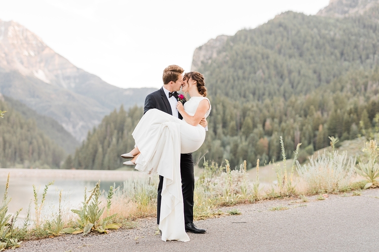 Tibble Fork Reservoir Couple in a Canoe, Utah Wedding Photography, bride and groom in mountains